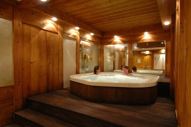 Le Chalet Des Cimes Aparthotel La Plagne 4*,  France